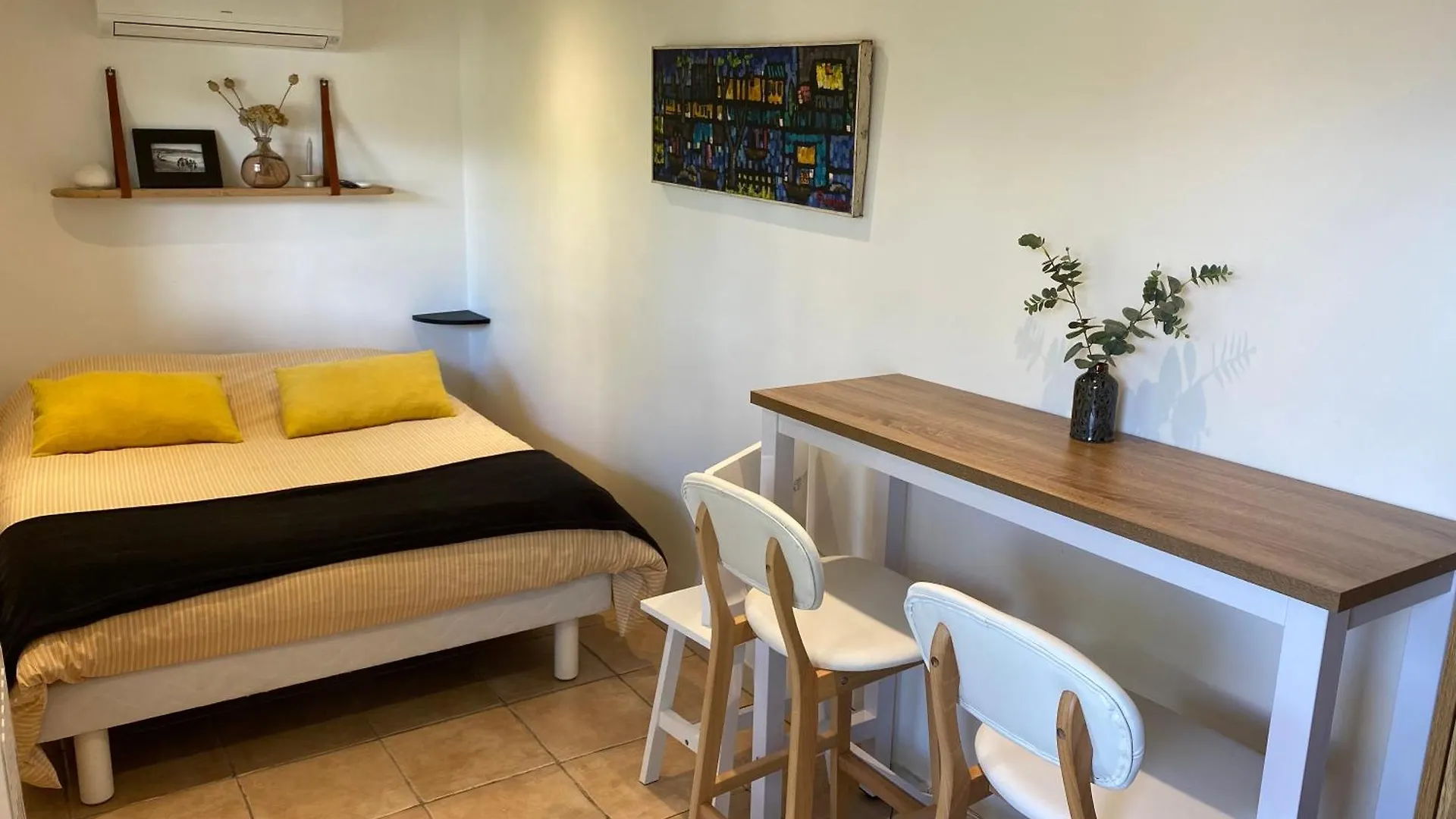Petite chambre indépendante avec sdb, clim et parking privé Niza Francia