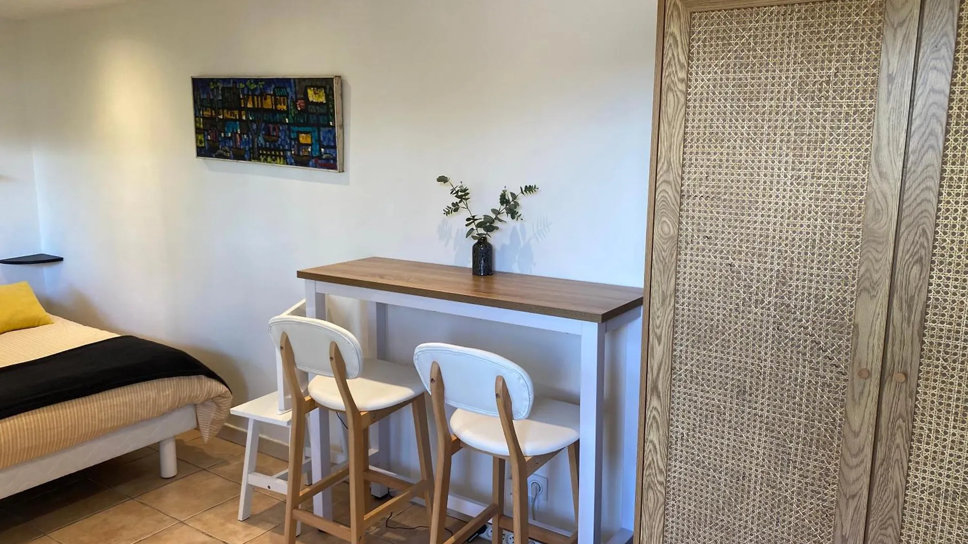 Petite chambre indépendante avec sdb, clim et parking privé Niza 0*,  Francia